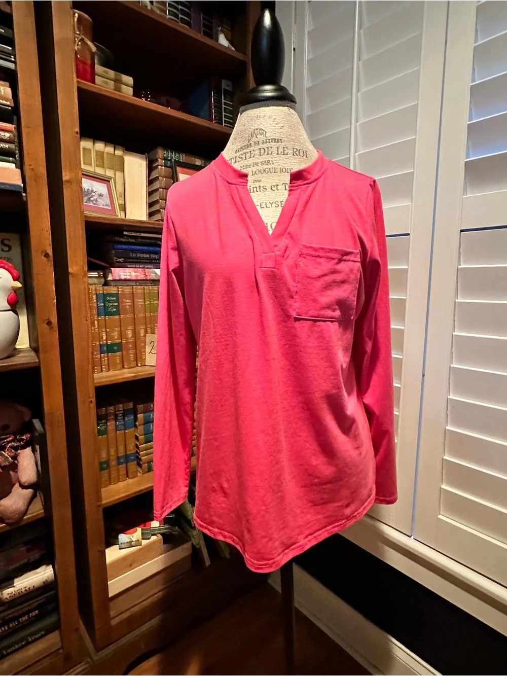 Women's Pink Long-Sleeve V-Neck Pocket Top